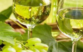 Как поставить вино из белого винограда